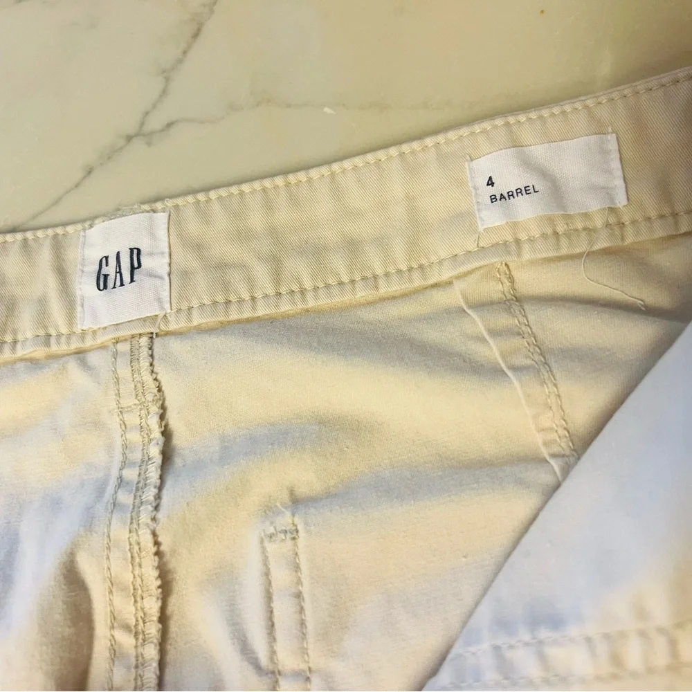 GAP Barrel Leg Patch Pocket Khakis - Picture 5 of 6